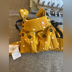 Tula Explore Baby holder Mustard Yellow Heart Print NWOT